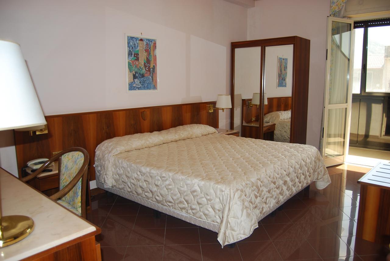Hotel Antica Quercia Cementara Extérieur photo