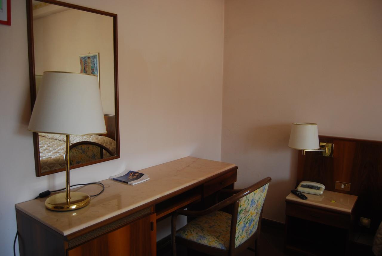 Hotel Antica Quercia Cementara Extérieur photo